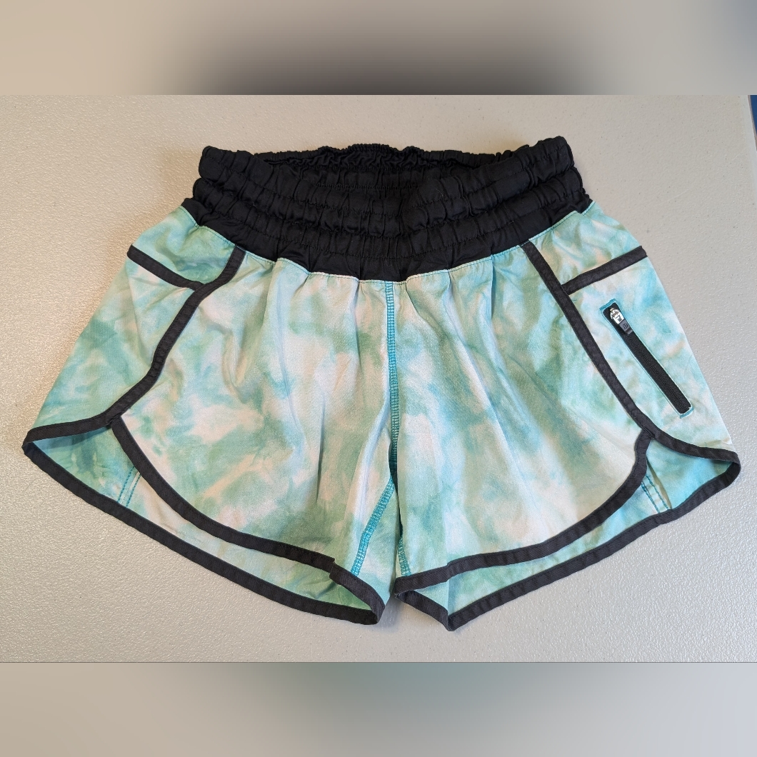Lululemon Size 4 Tracker Shorts